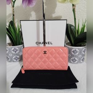 💥Authentic💥 CHANEL Quilted Matelasse CC Patent Leather Zip Around Long Wallet.
